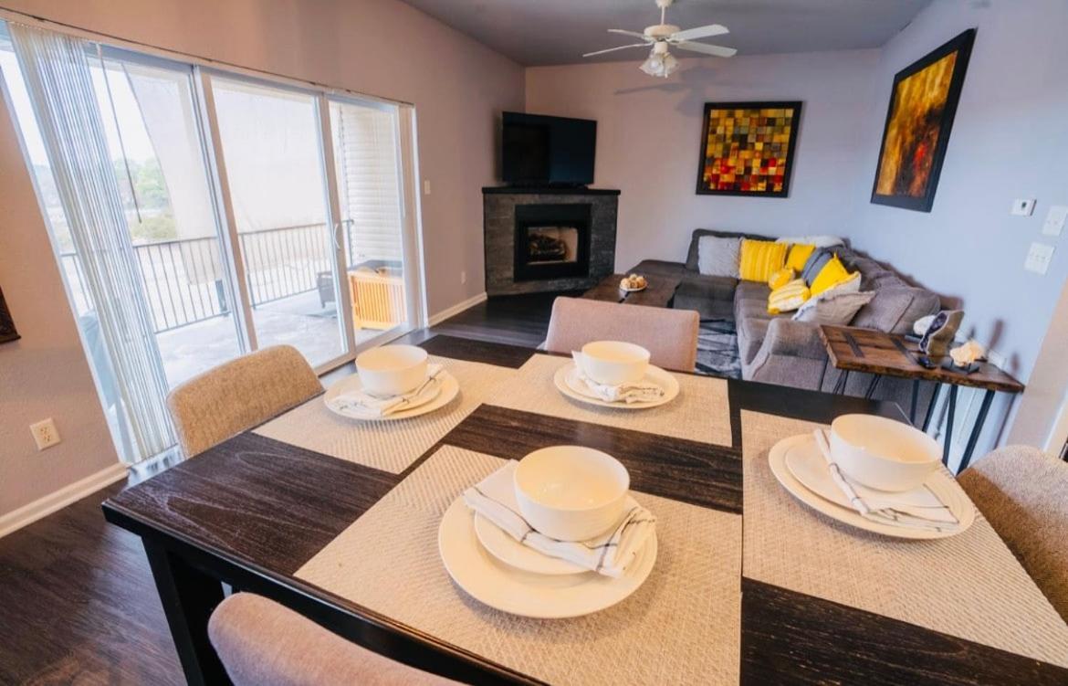 Brooklynn'S Bay, Elegant Lakefront Condo Retreat Hot Springs Kültér fotó